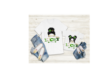 Cargar imagen en el visor de la galería, Lucky Mom T-Shirt   | Nita&#39;s Krafty Kreations™
